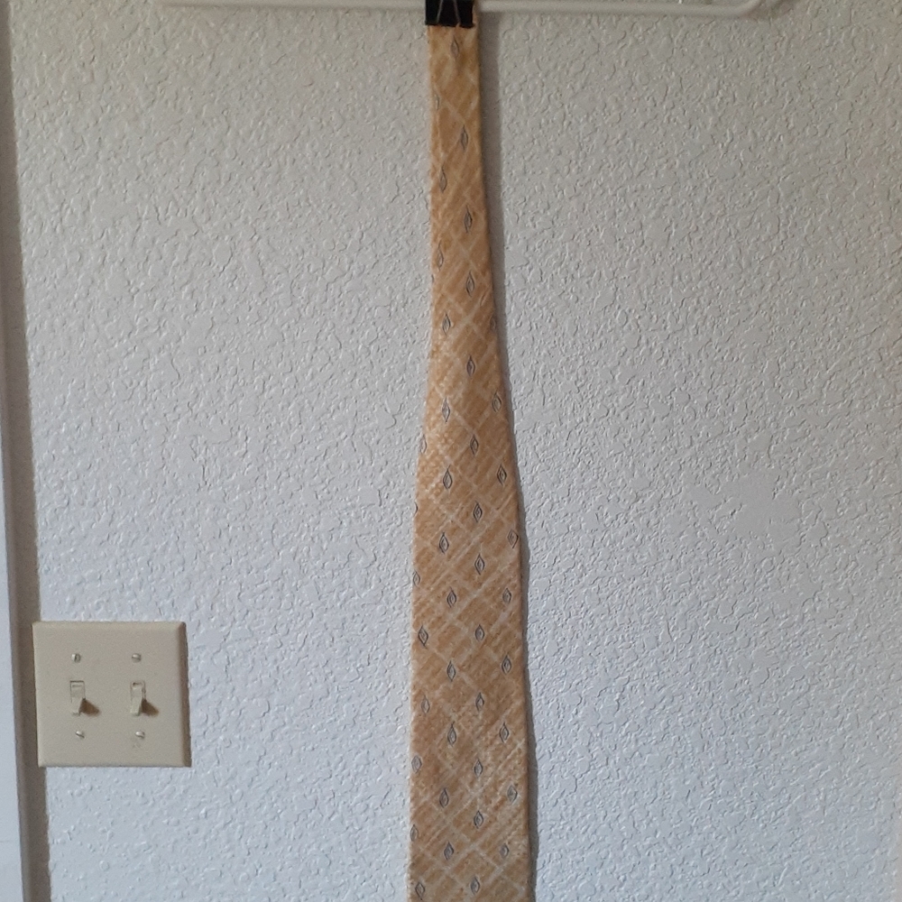 Tie, men's, yellow, Puritan, worn once